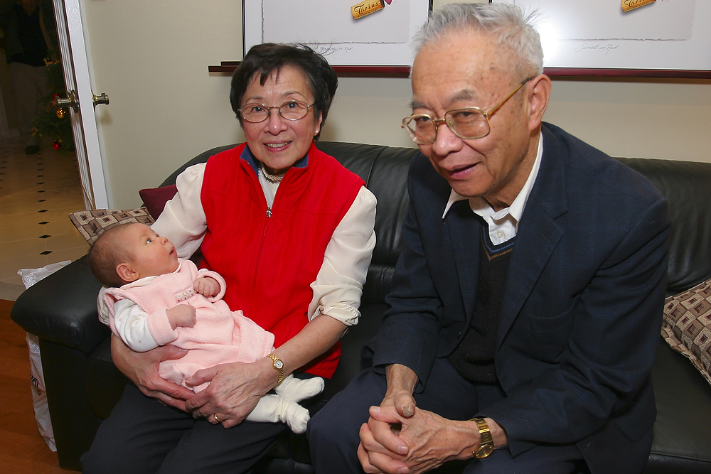 053 Christmas 2006.JPG